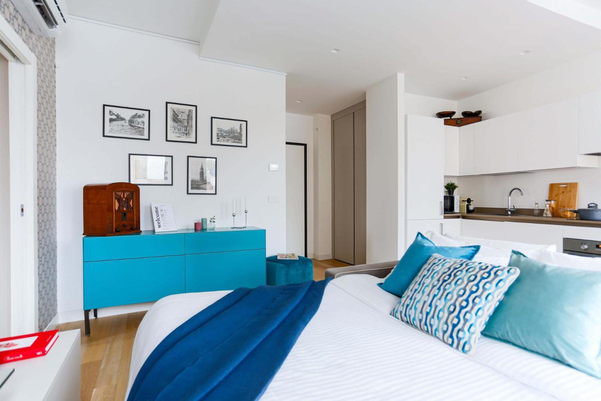 The Rent - Modern Bright In The Heart Of Mailand