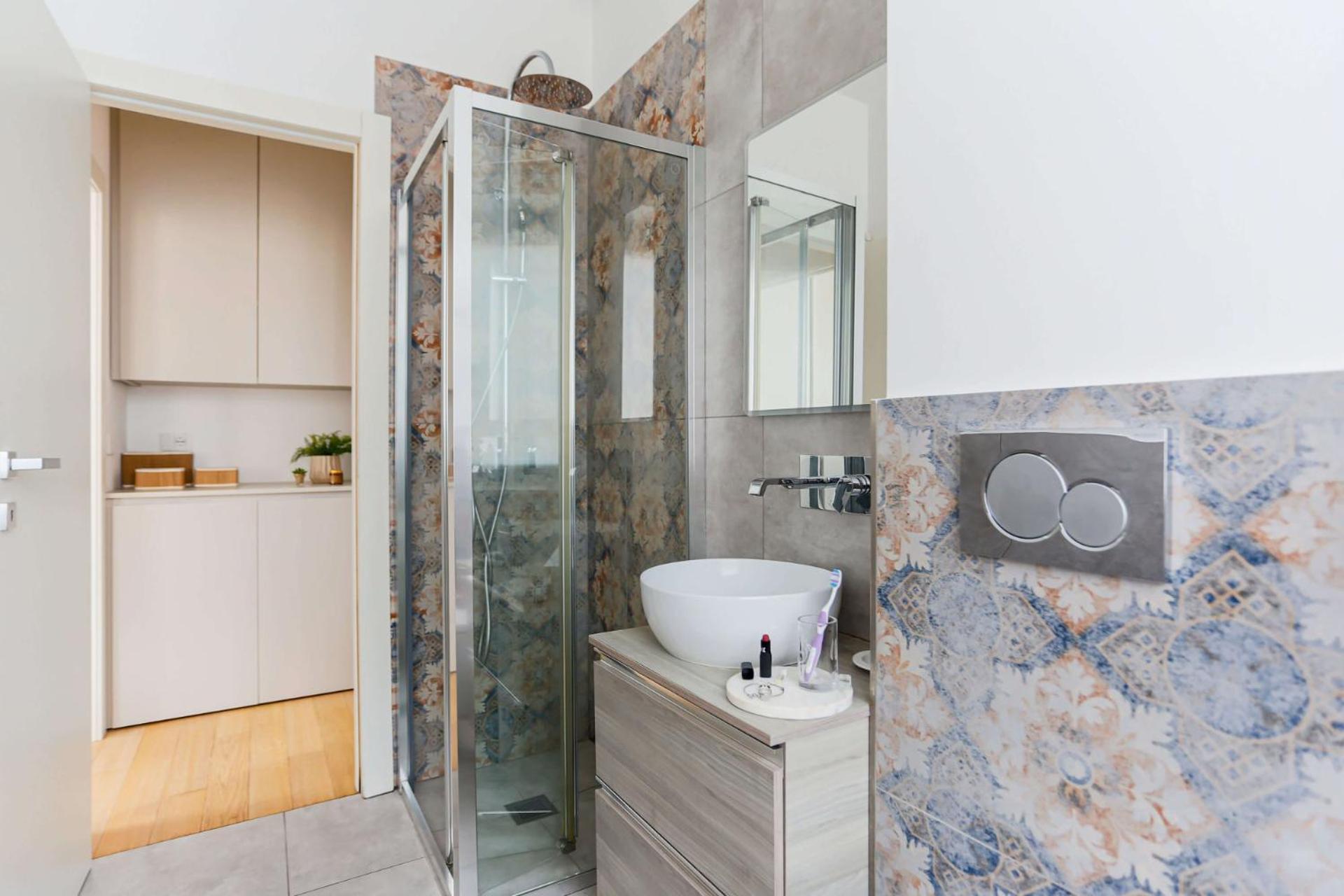 The Rent - Modern Bright In The Heart Of Mailand